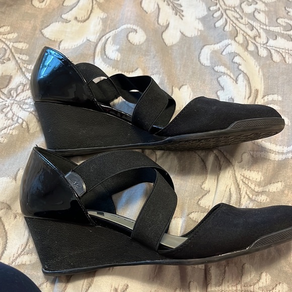 Anne Klein tara wedges with patent heels cross cross straps elastic - Picture 2 of 3